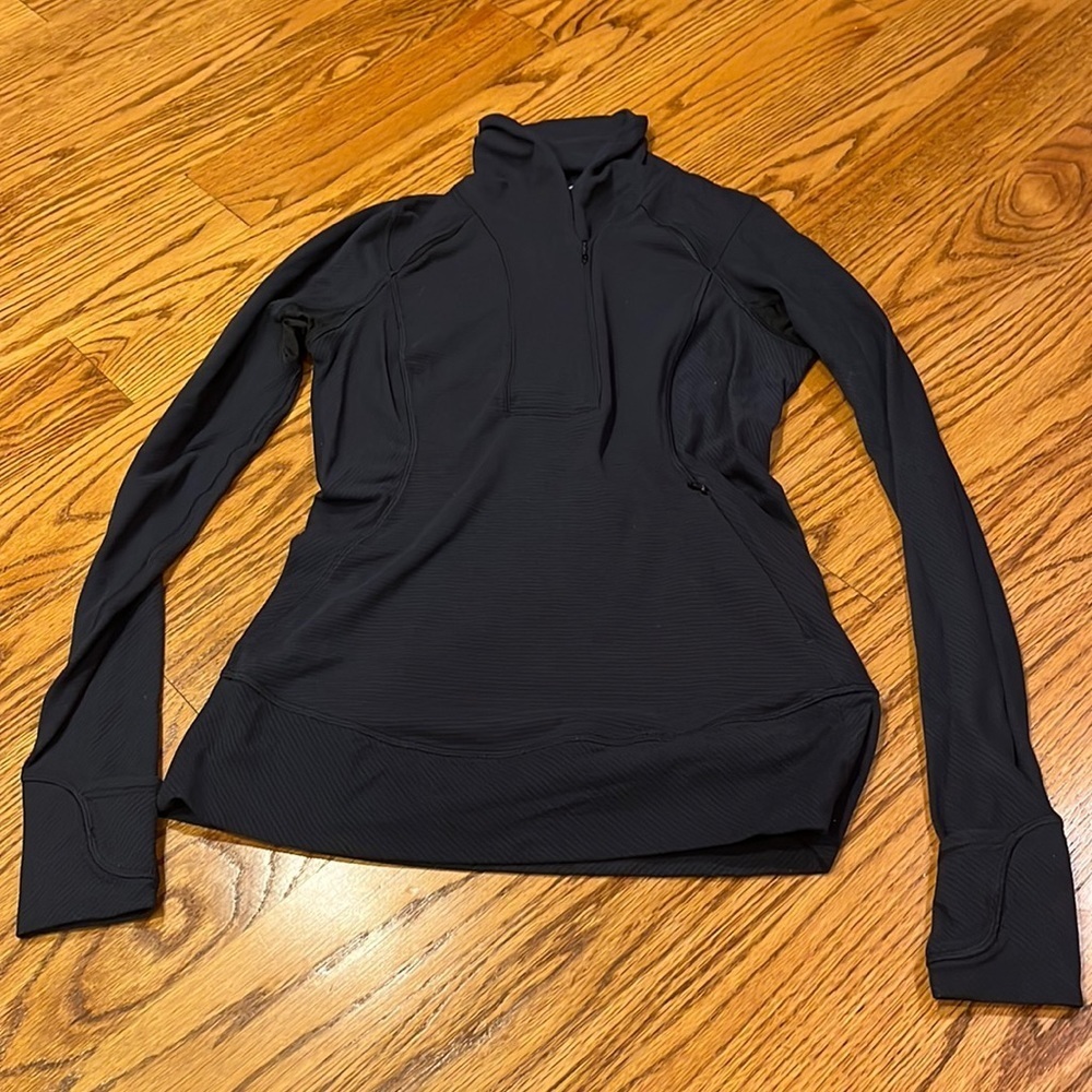 Lululemon Woman’s Black Athletic Pullover Size 6